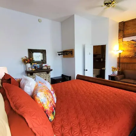 Aspen Inn Fall Suite